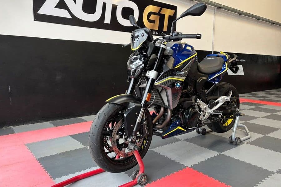 BMW F 900 R Force édition limitée bleue — photo 1