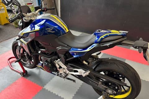 BMW F 900 R Force édition limitée bleue — photo 3