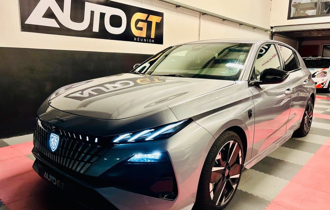 Peugeot 308 GT Hybrid 145 ch état neuf — photo 1
