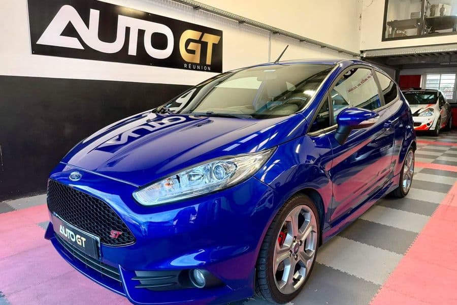 Ford Fiesta ST bleue préparée par le Garage Auto GT